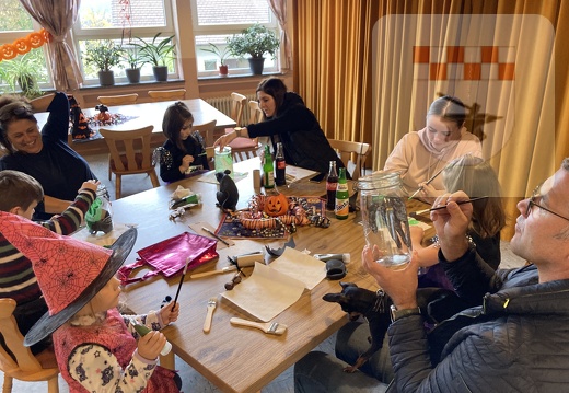 Halloween-Basteln im Gemeinschaftshaus Oktober 2022