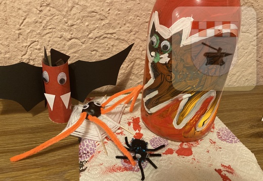 Halloween-Basteln im Gemeinschaftshaus Oktober 2022