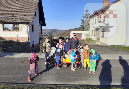 Eiersammeln in der Gemeinde Schmißberg an Rosenmontag Februar 2023 4.JPG